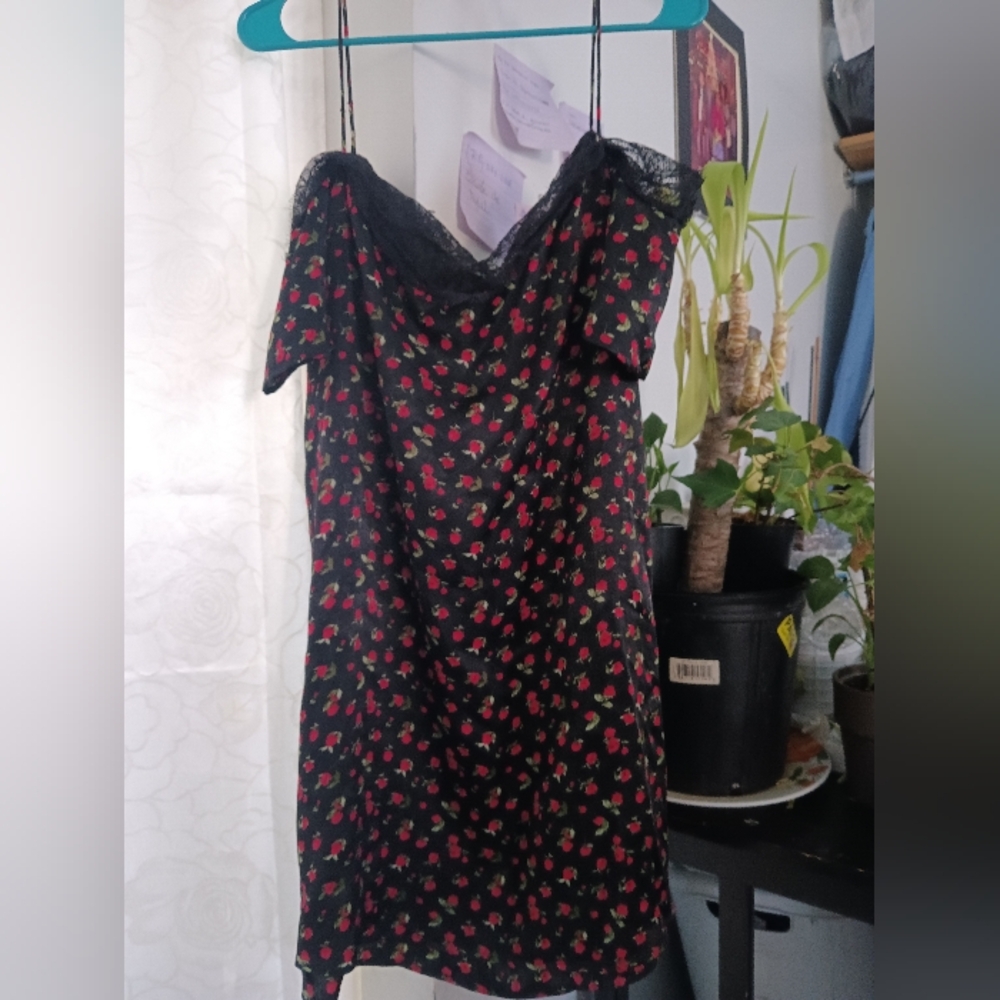 Floral Black Dress With Rose Detail And Lace Trim.